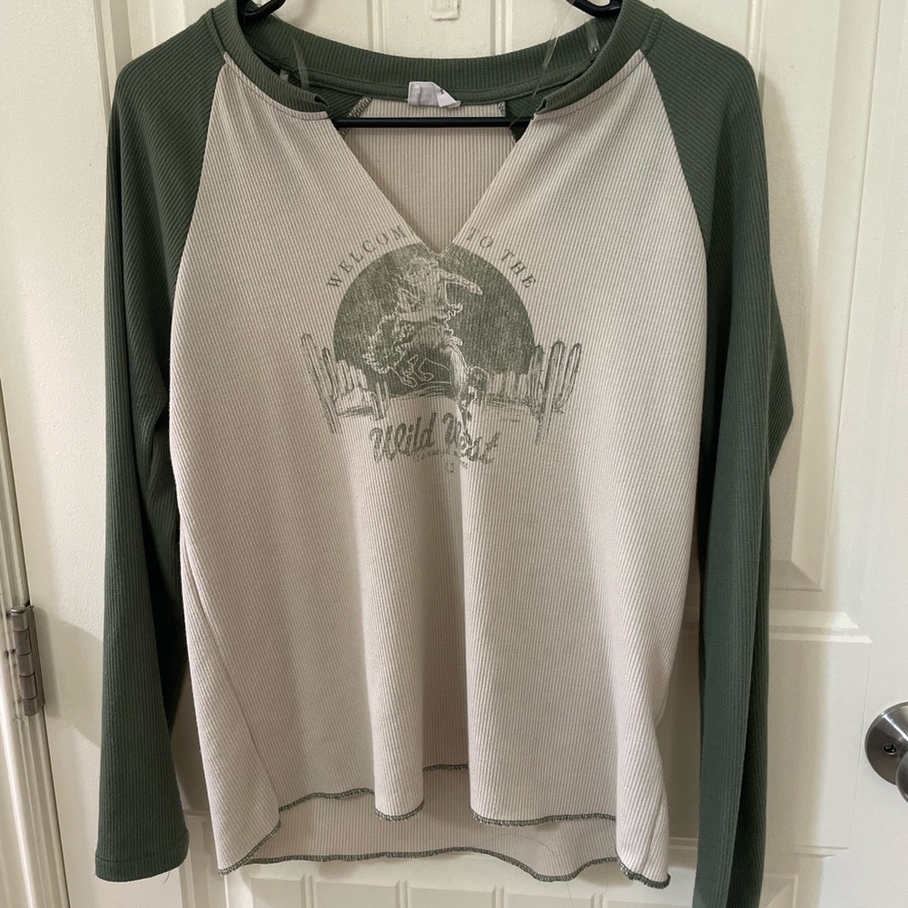 Cotton On ; Woman's M ; White and Green
